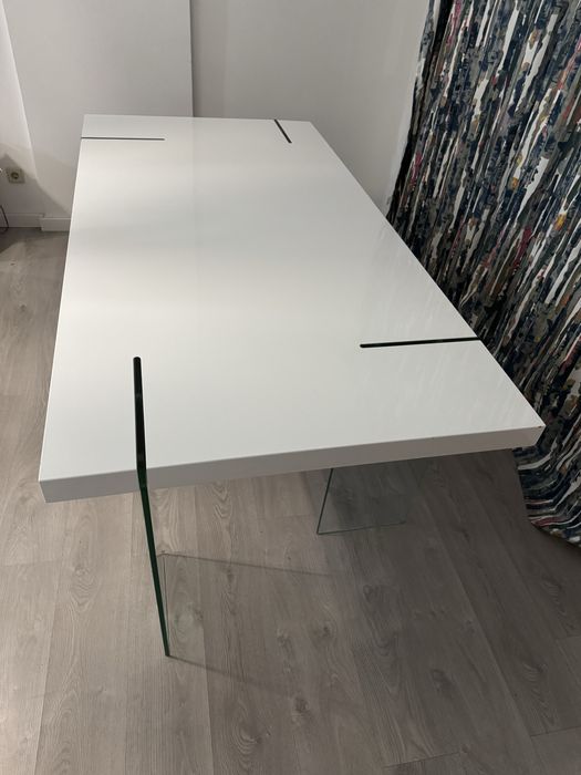 Mesa de sala em muito bom estado