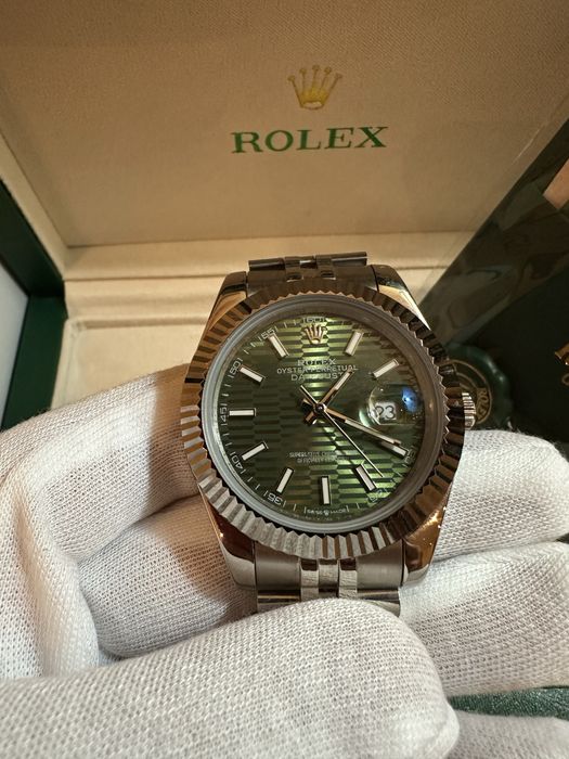 Rolex Datejust 41mm Green Motif Dial *NOVO*