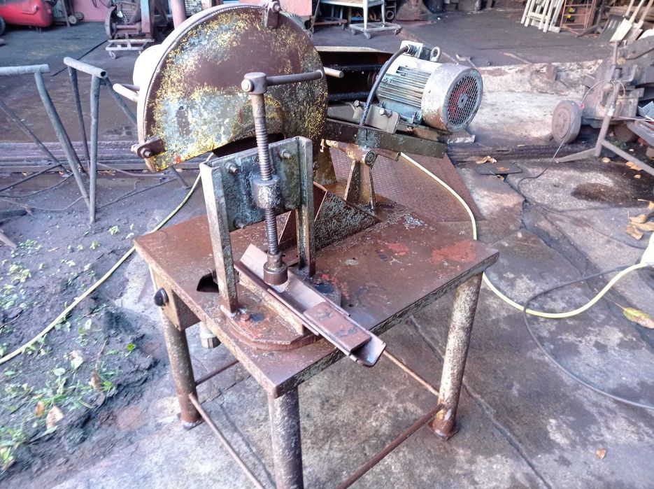 Piła tarczowa do cięcia stali