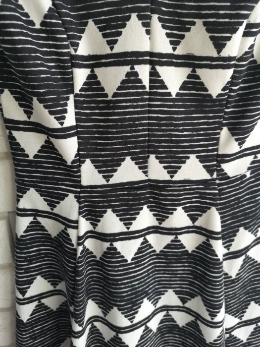 Czarno biała sukienka wzorki azteckie H&M 34 XS