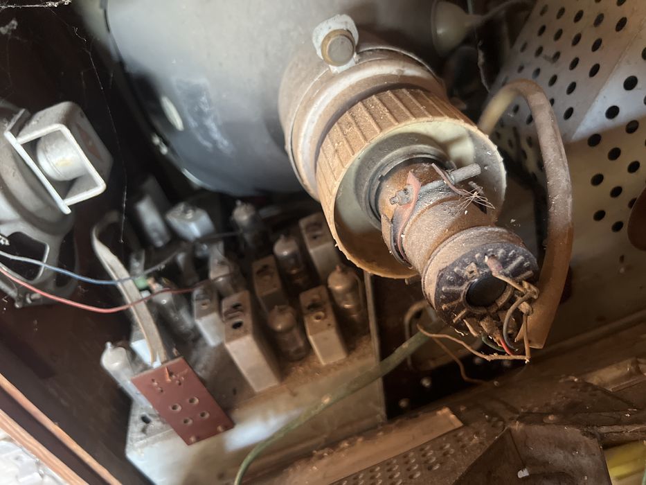 Stary telewizor turkus