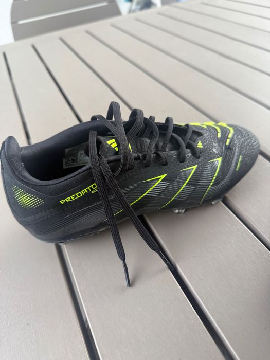 Chuteiras predator nova