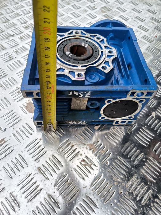 Червячный редуктор NMRV 75, 262 н.м. соотношение 1х48 бу