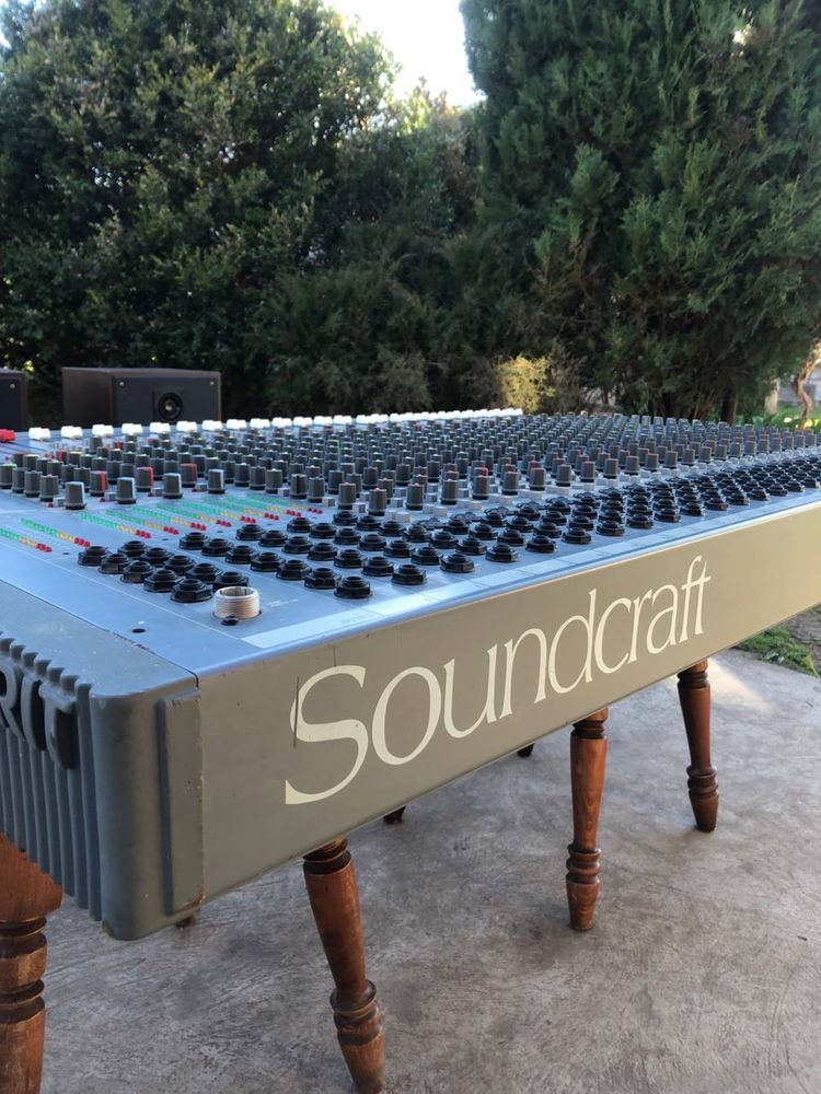 Микшерный пульт Soundcraft