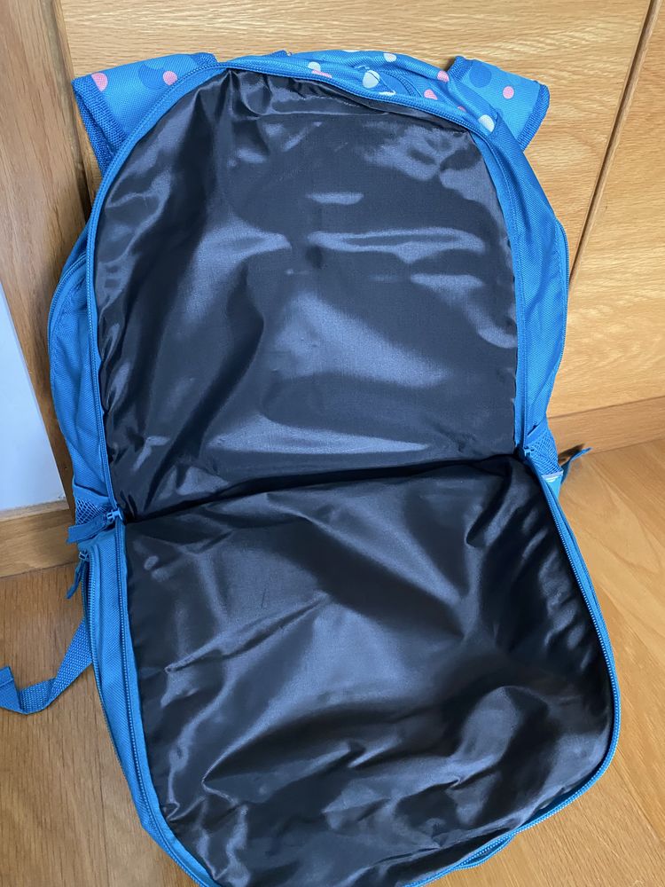 Mochila escolar nova