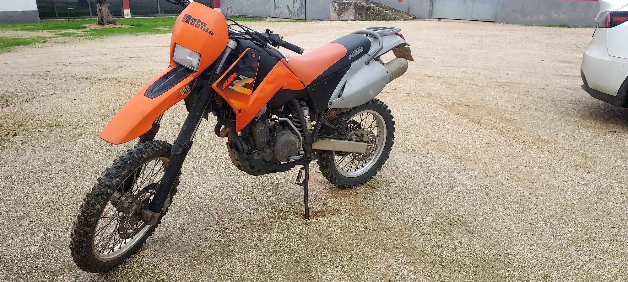 Mota KTM com poucos km