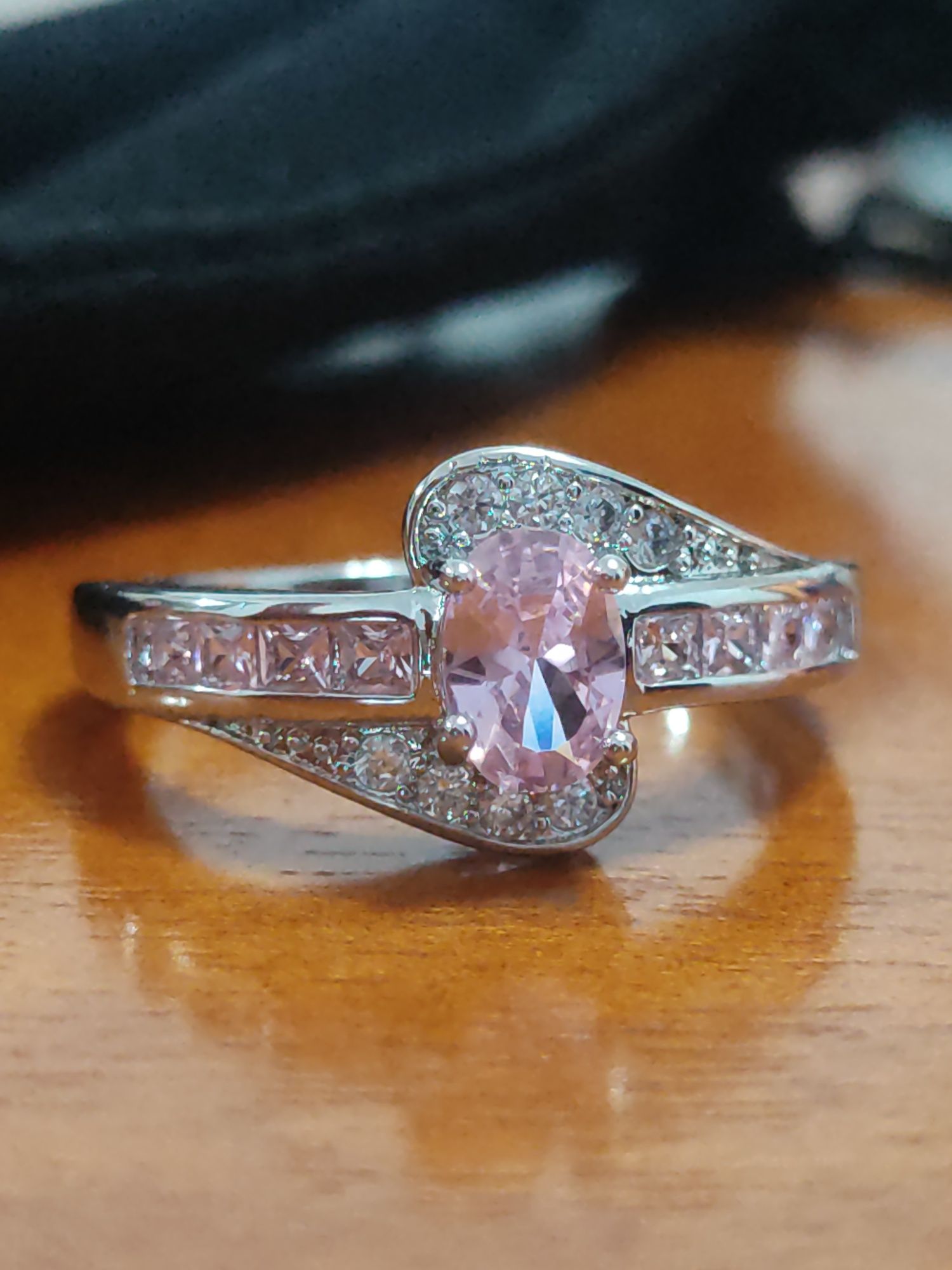 Anel de Prata com Zircônia Cúbica Rosa