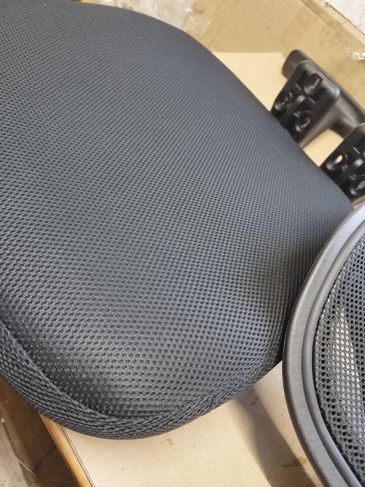 Krzesło biurowe obrotowe z podłokietnikami czarne, ergonomiczne