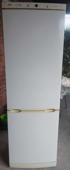 Холодильник двухкамерный Бош