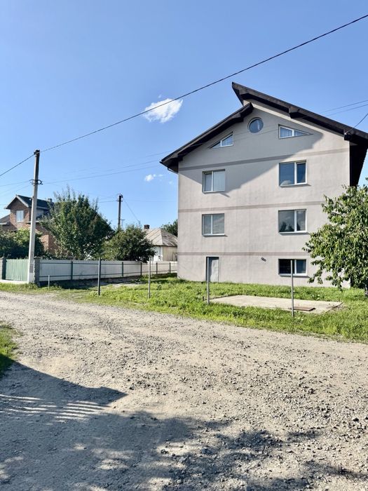 4-х кімнатна квартира в с. Підпечери, біля Івано-Франківська.