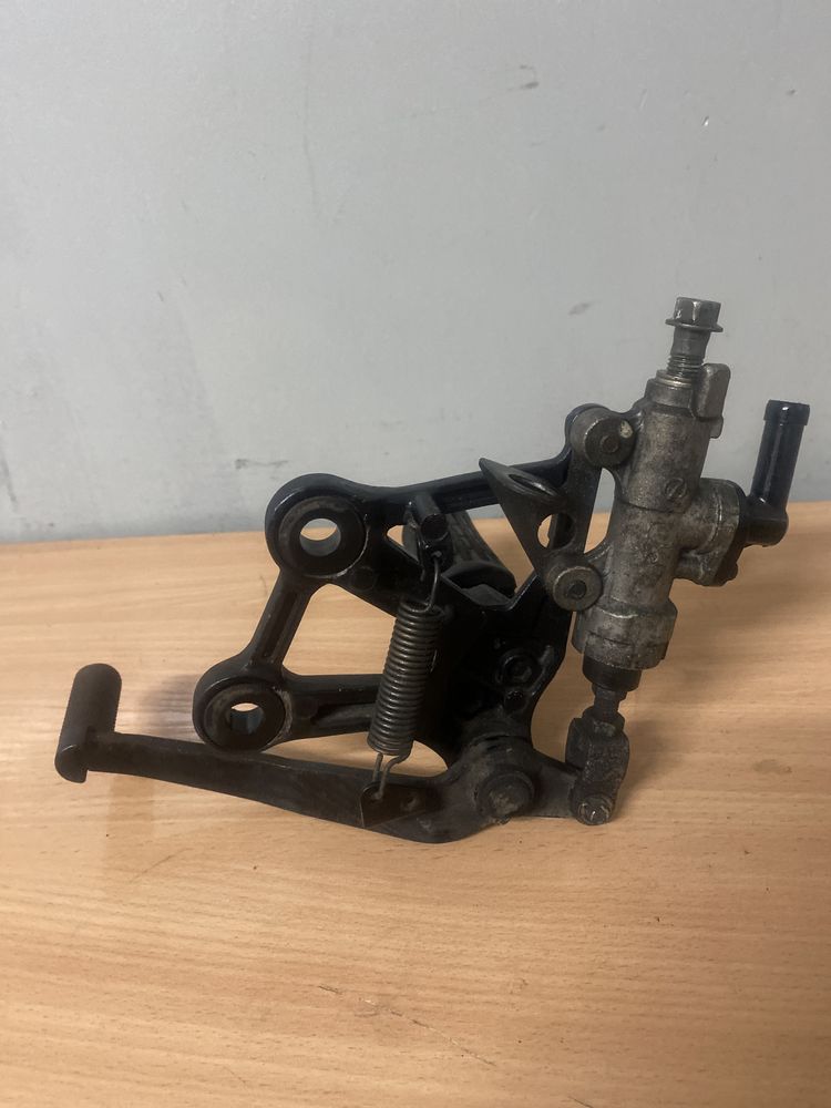 Honda CBR 1000F SC21 Set Prawy stopka Hamulca Mocowanie Pompa