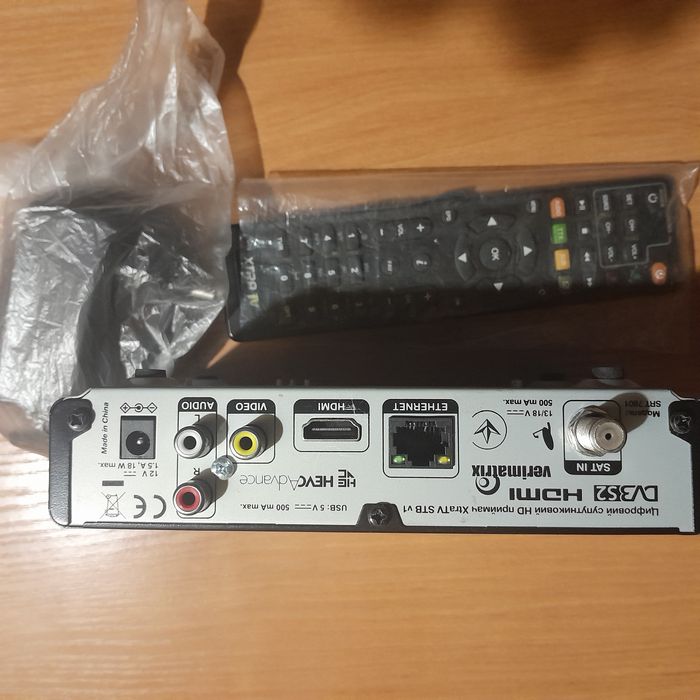 Спутниковую антенну,3 головки,Тюнер. Полный Комплект.