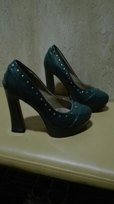 Czulenka lakierowane koloru zgniły zieleń 37