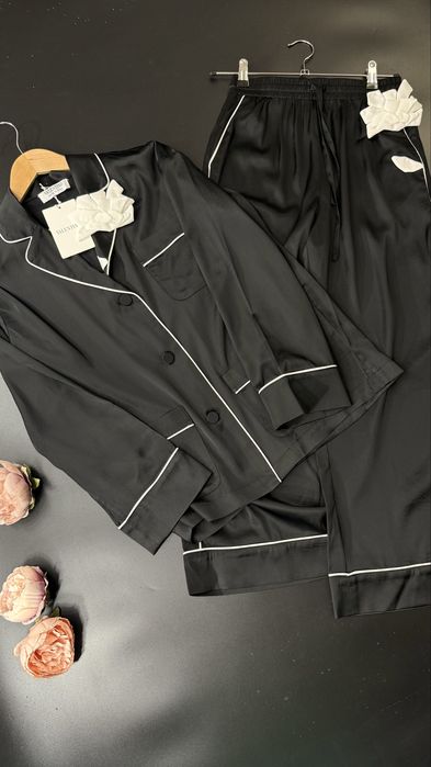 Шелковый костюм с брюками Valentino