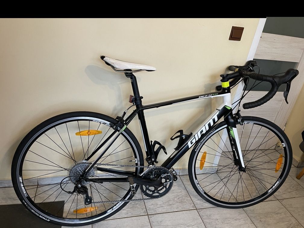 sprzedam rower szosowy giant defy 3