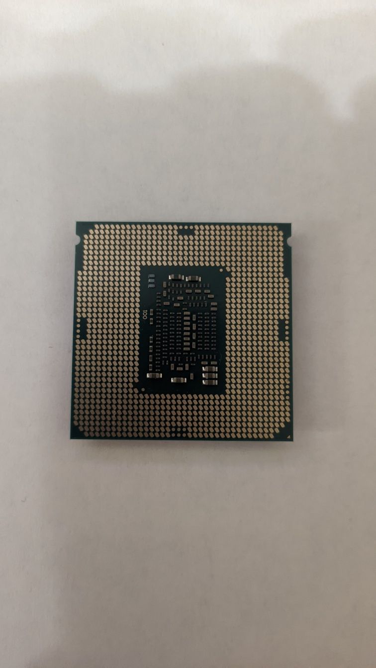 Intel i3 8100, 3,6 ghz.