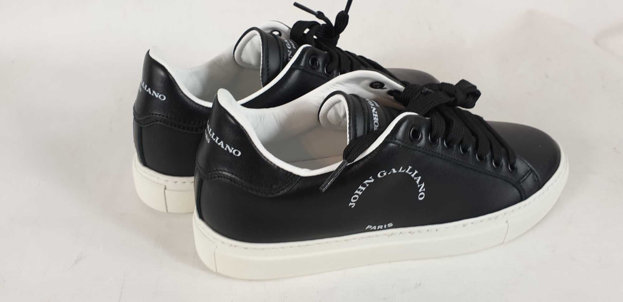 Sneakersy John Galliano Paris 6735 B Czarny Roz.36