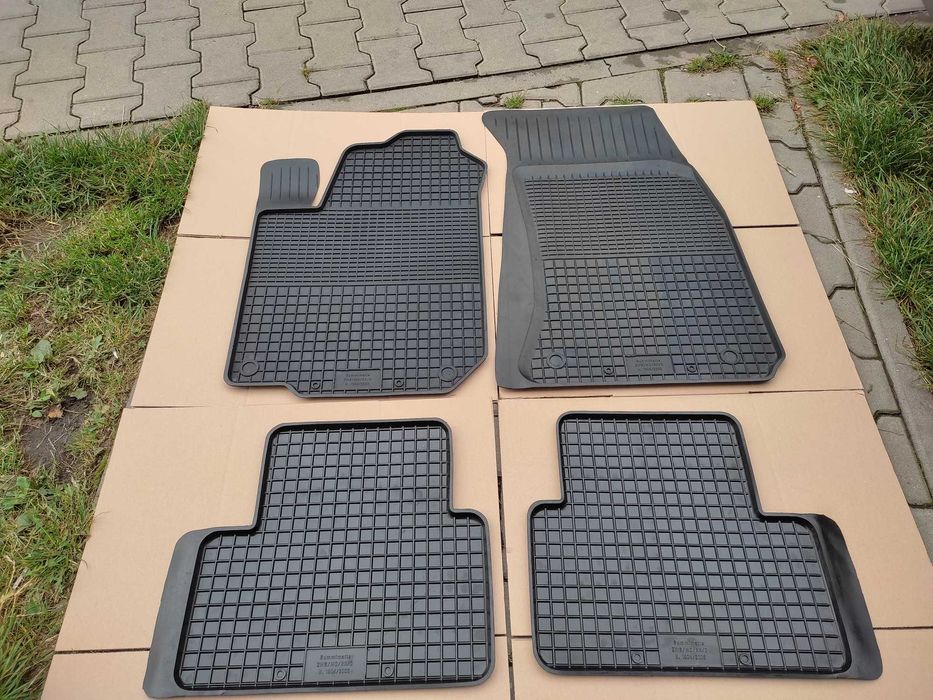 NOWE Dywaniki gumowe MITSUBISHI COLT 5 V 96r-2004r dopasowane korytka