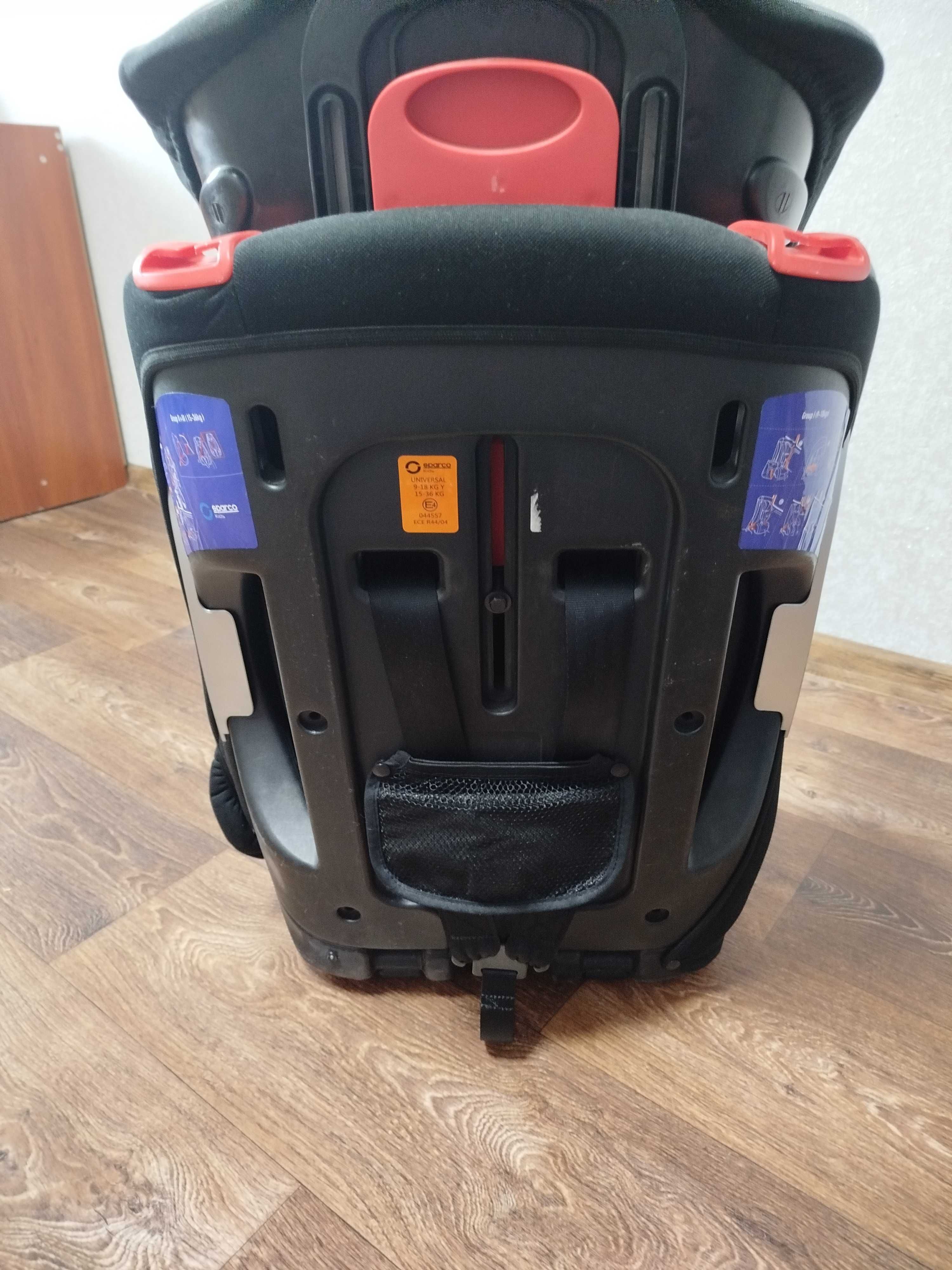 Продам автокресло Sparco