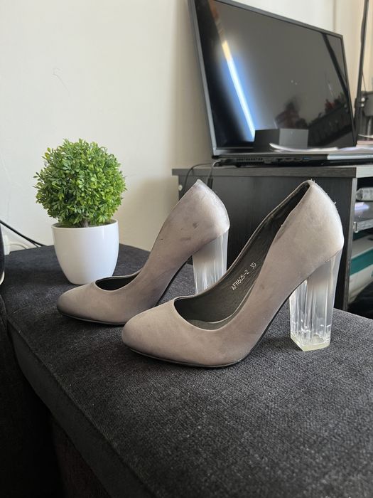 Sapatos cinzenta tamanho 35