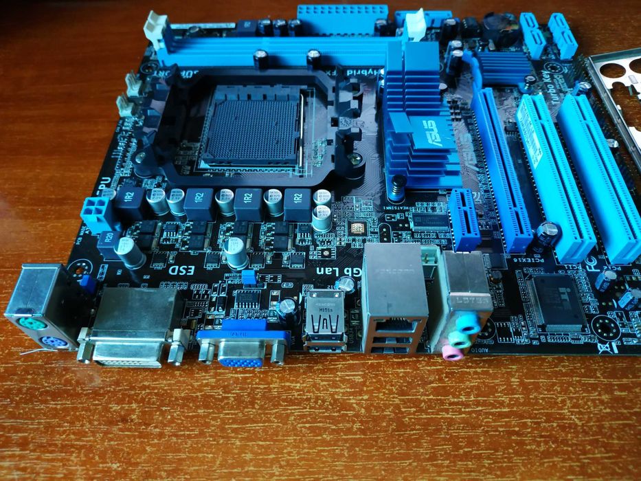материнка АМ3+ ASUS M5A78L-M LE