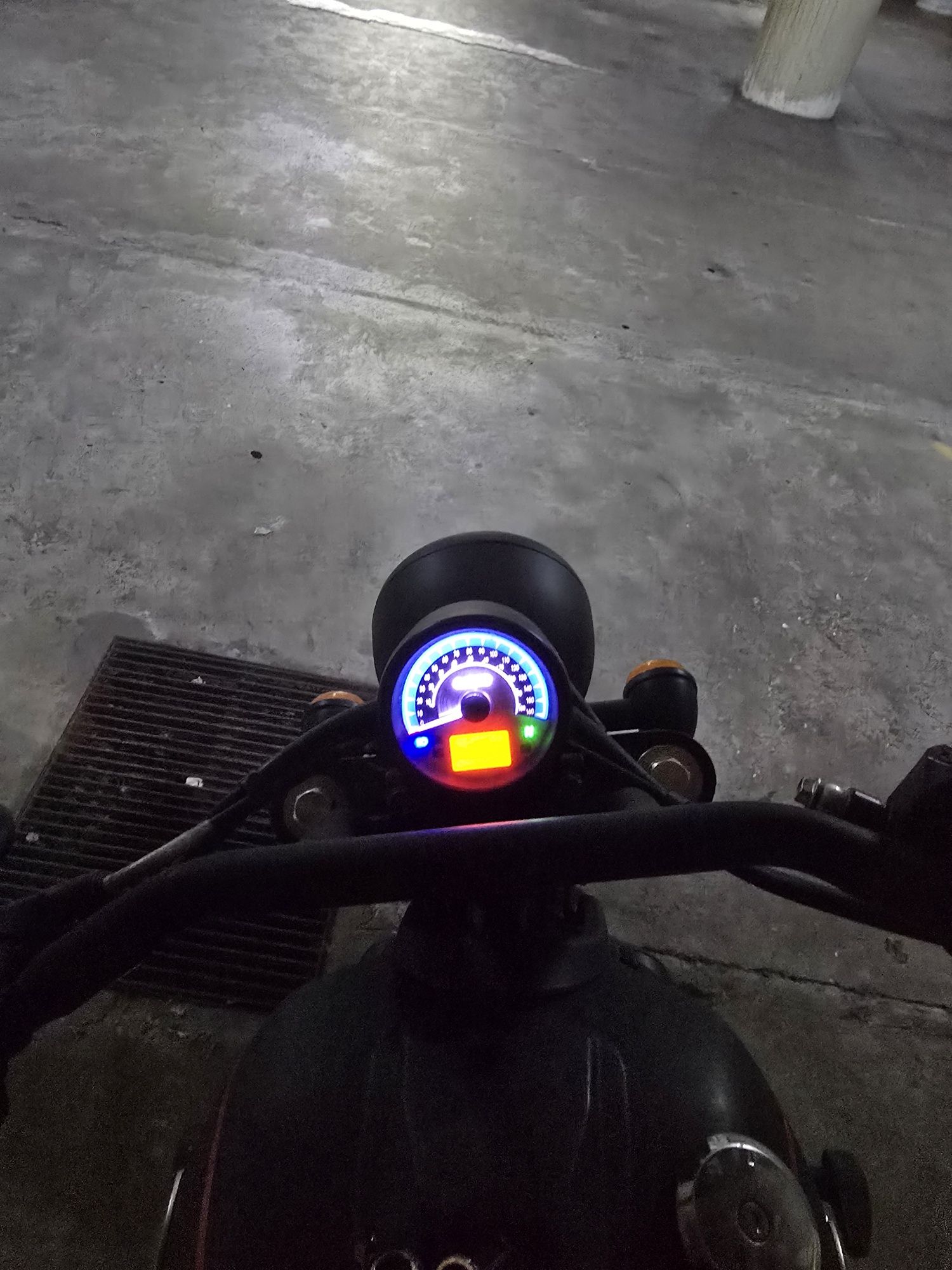 Mota 125  renegade de garagem como nova