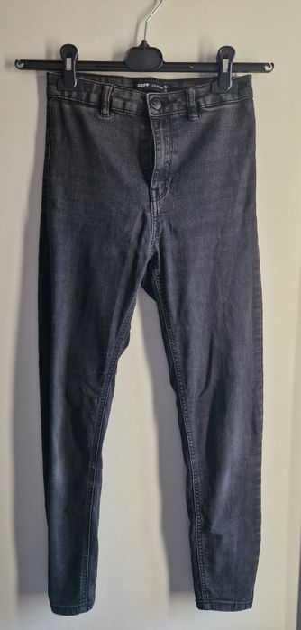 Czarne spodnie Cropp Denim, rozmiar 36, z elastycznego materiału,