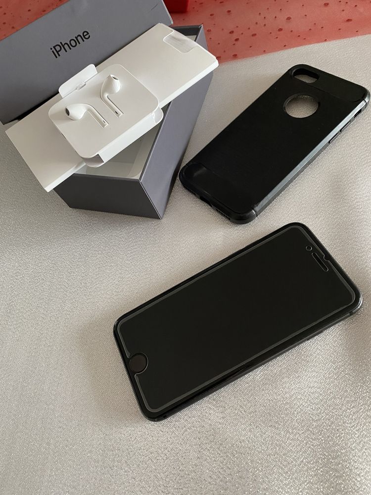 iphone 8 64gb ze słuchawkami