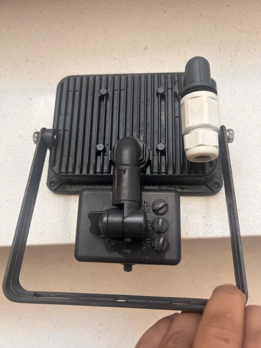 Projetor exterior com sensor