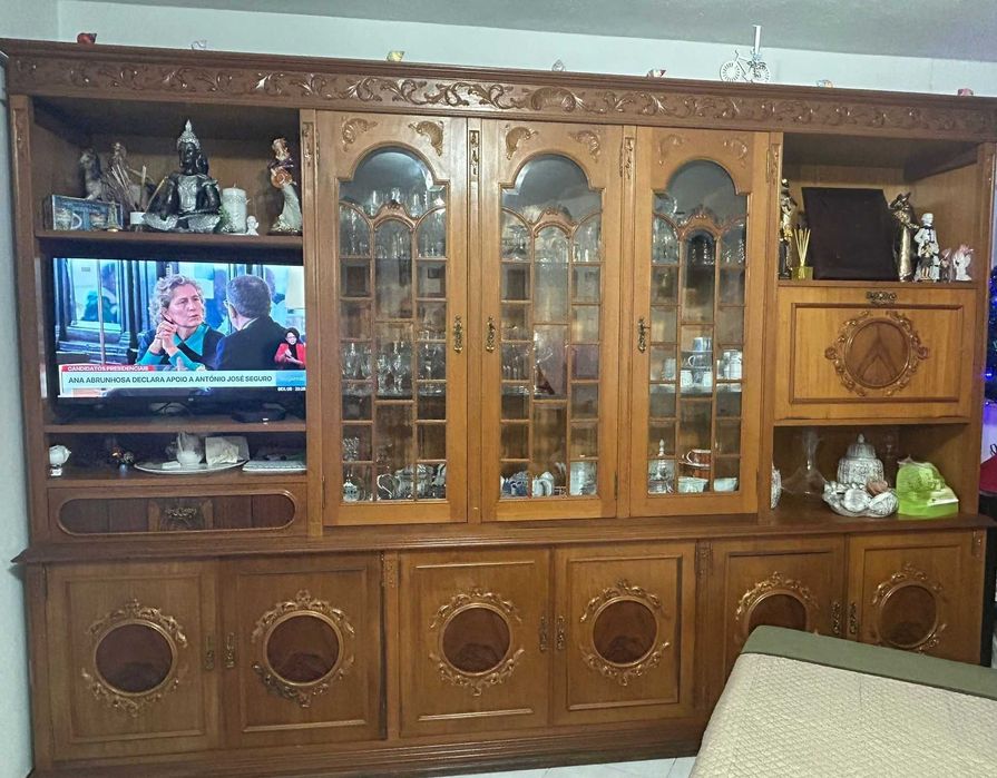 Sala de jantar vintage (móvel + mesa oval extensível + 6 cadeiras)