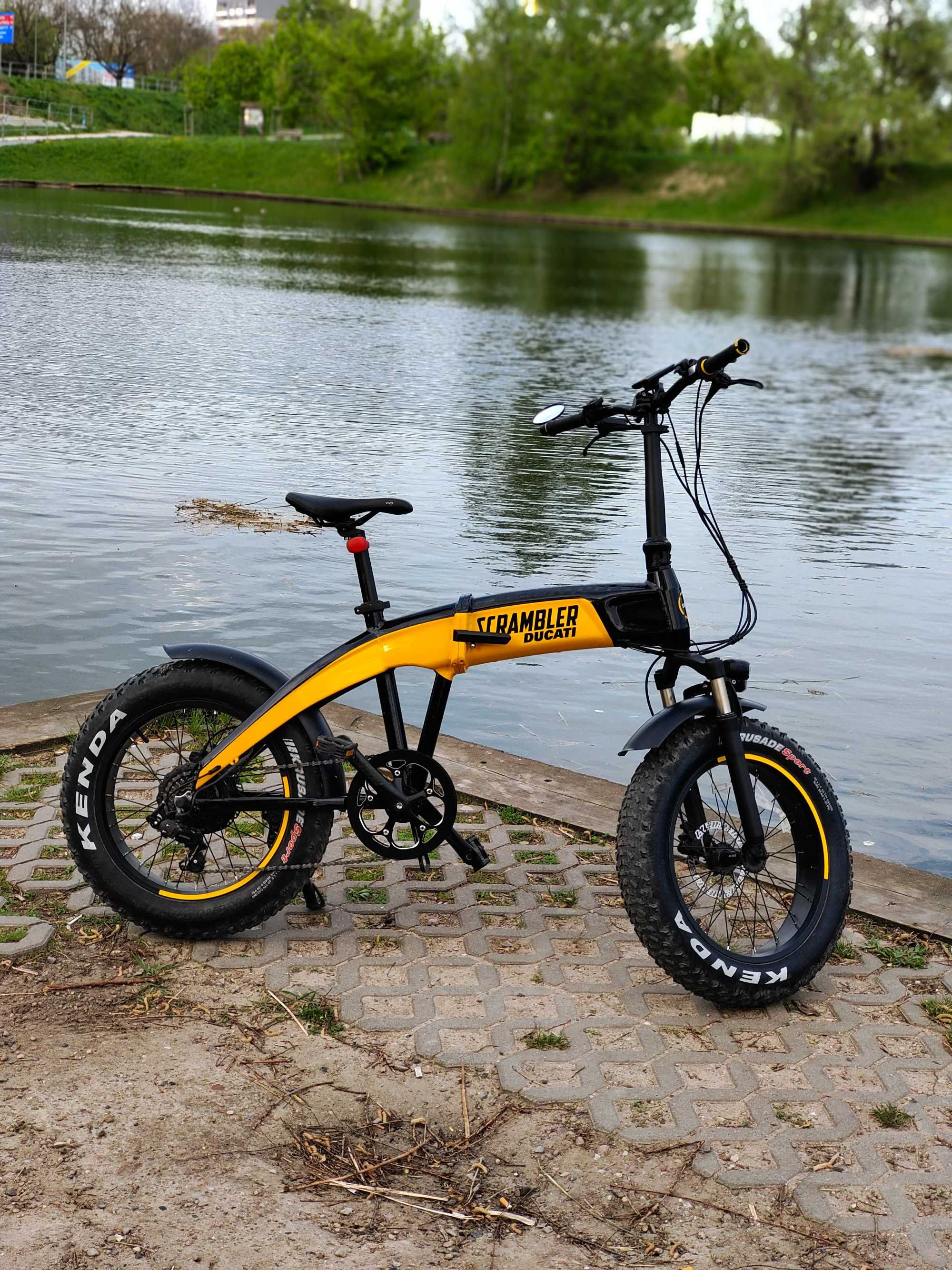 Rower elektryczny Ducati Scrambler