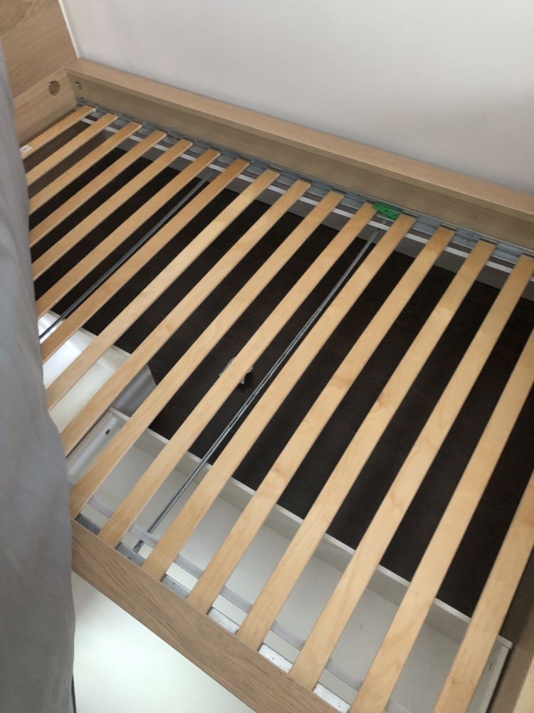 Łozko z zaglowkiem Ikea z materacem i pojemnymi szufladami