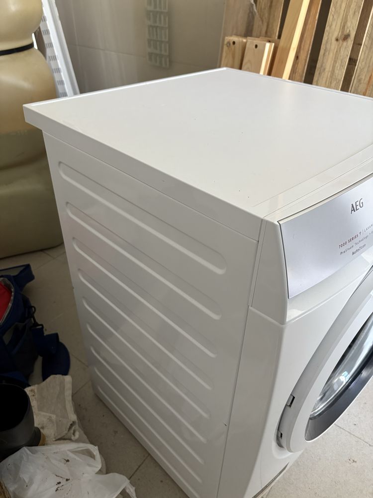 Maquina de lavar roupa da marca AEG - como nova