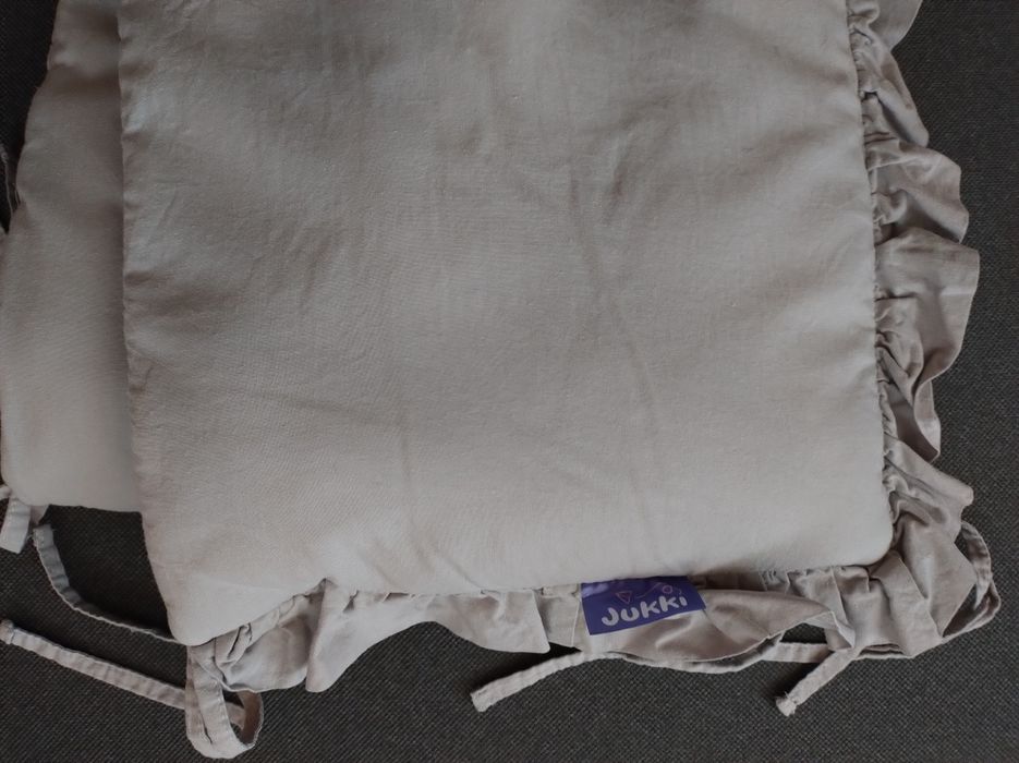 Ochraniacz na szczebelki do łóżeczka Jukki szary