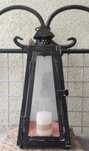Lampion znicz metalowy czarny z szybkami.