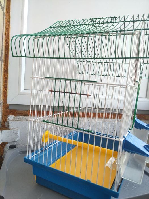 Продам клетки для домашних птиц .