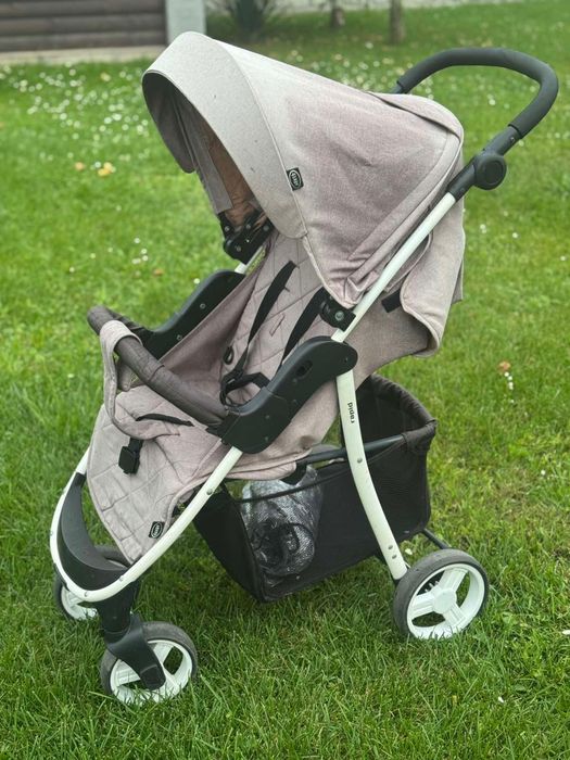 Прогулянкова коляска в хорошому стані