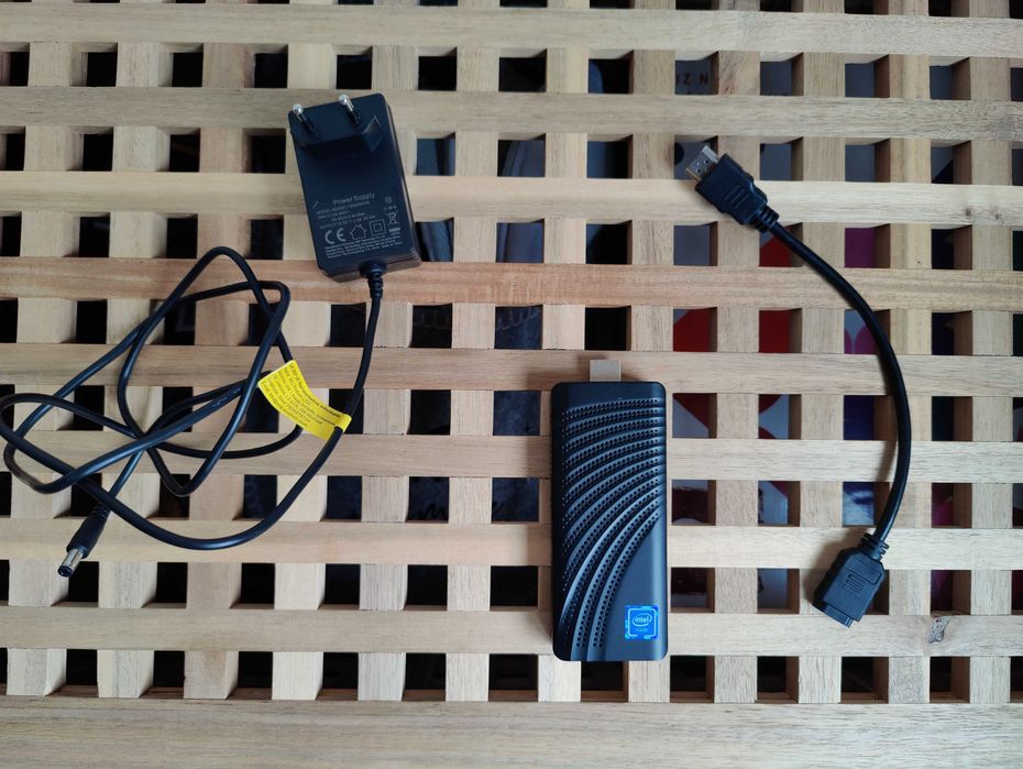 STICK PC Intel T6 P1 4GB RAM/64GB SSD + Teclado e Rato s/fios