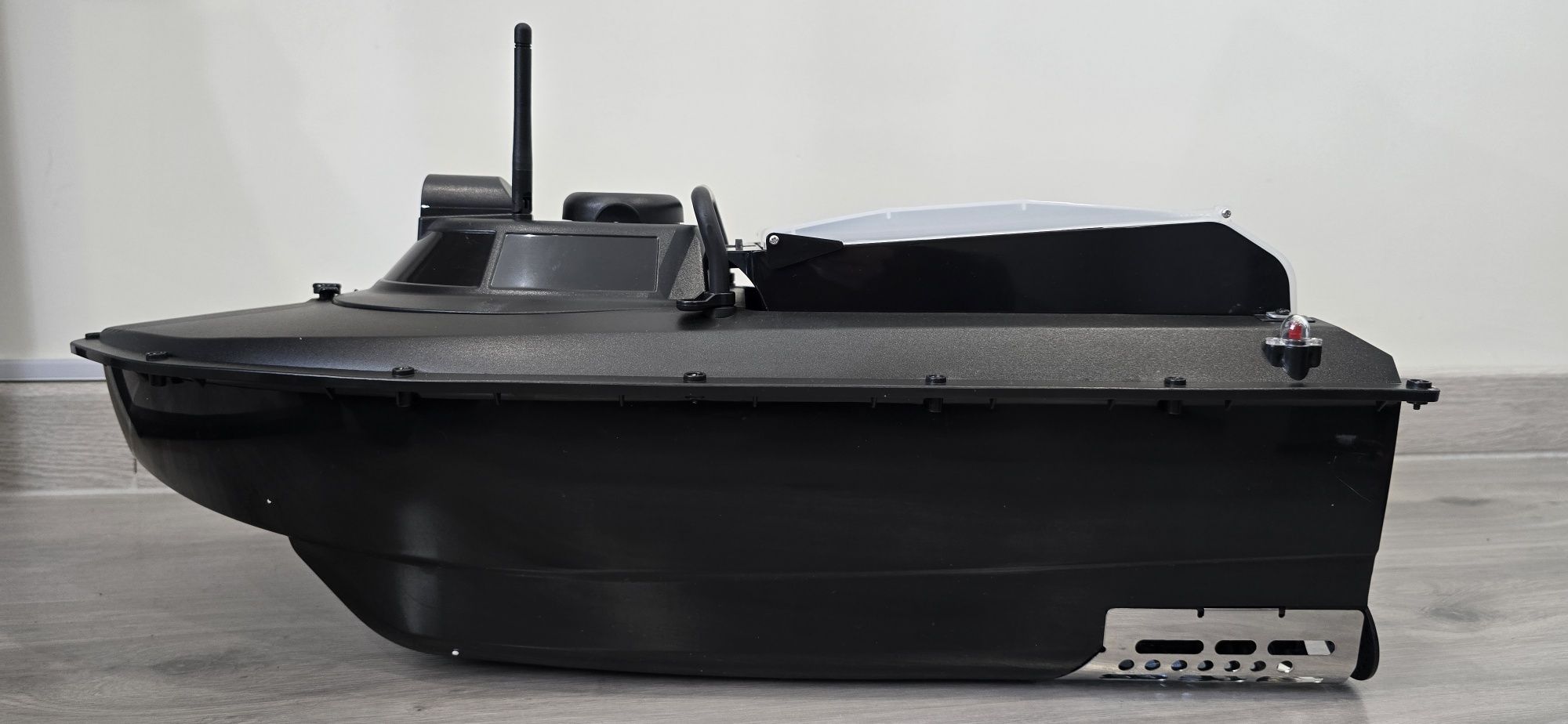 Łódka zanętowa Jabo 2CG Gps Autopilot Echosonda