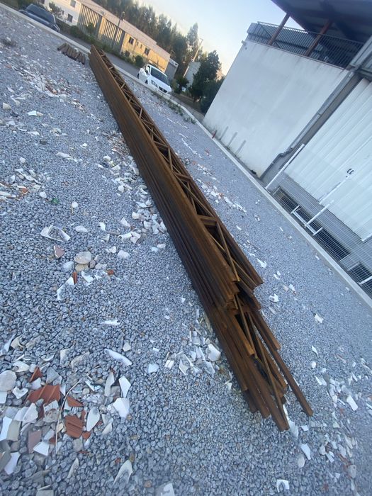 Ferro de 6cm por 3cm com 3mm de expessura em formato de viga
