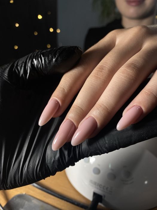 Нарощування нігтів / манікюр