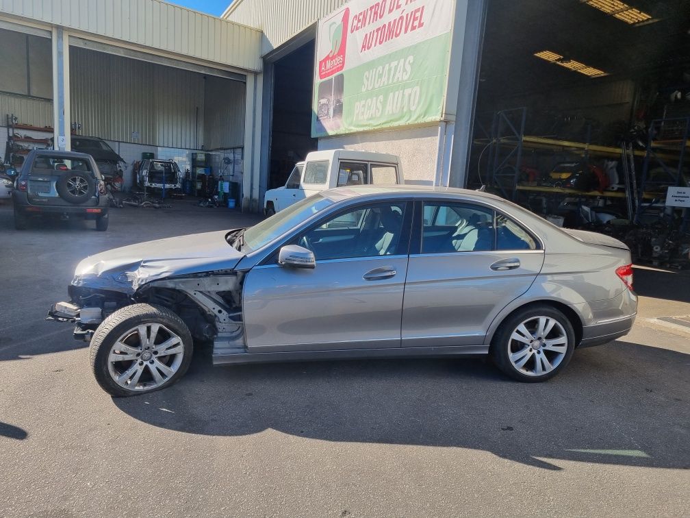 Mercedes-Benz W204 C220 CDi Avantgarde de 2009 para peças