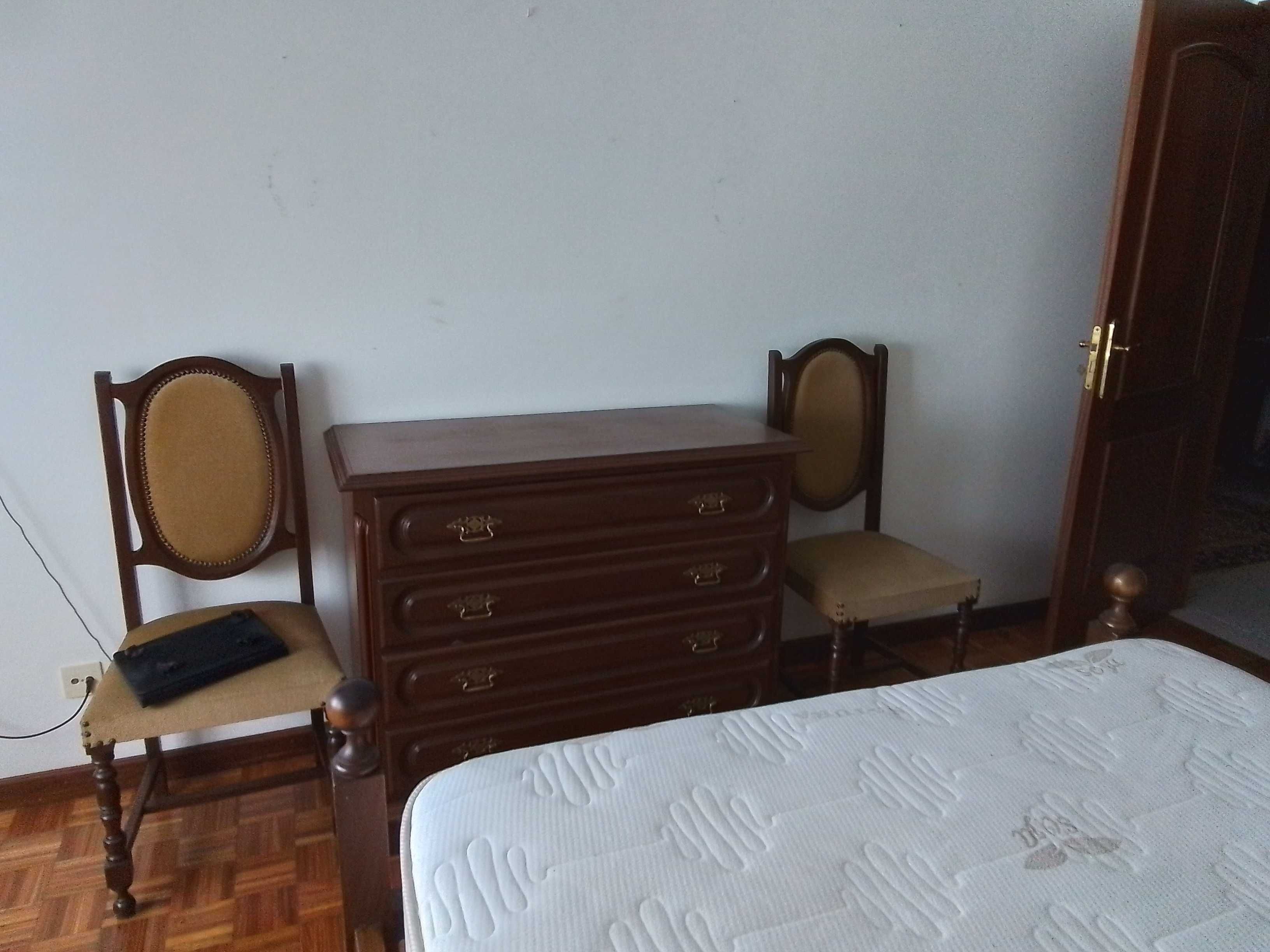 Vendo Mobilia de Quarto com ou sem colchão (opcional)