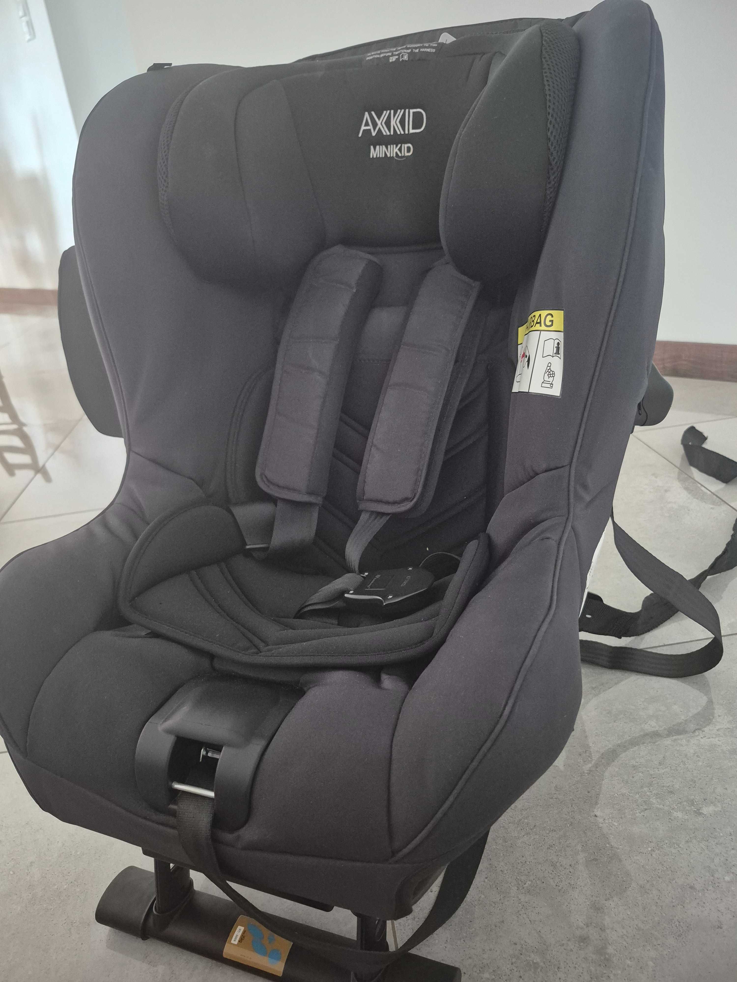 Fotelik AXKID MINIKID w idealnym stanie