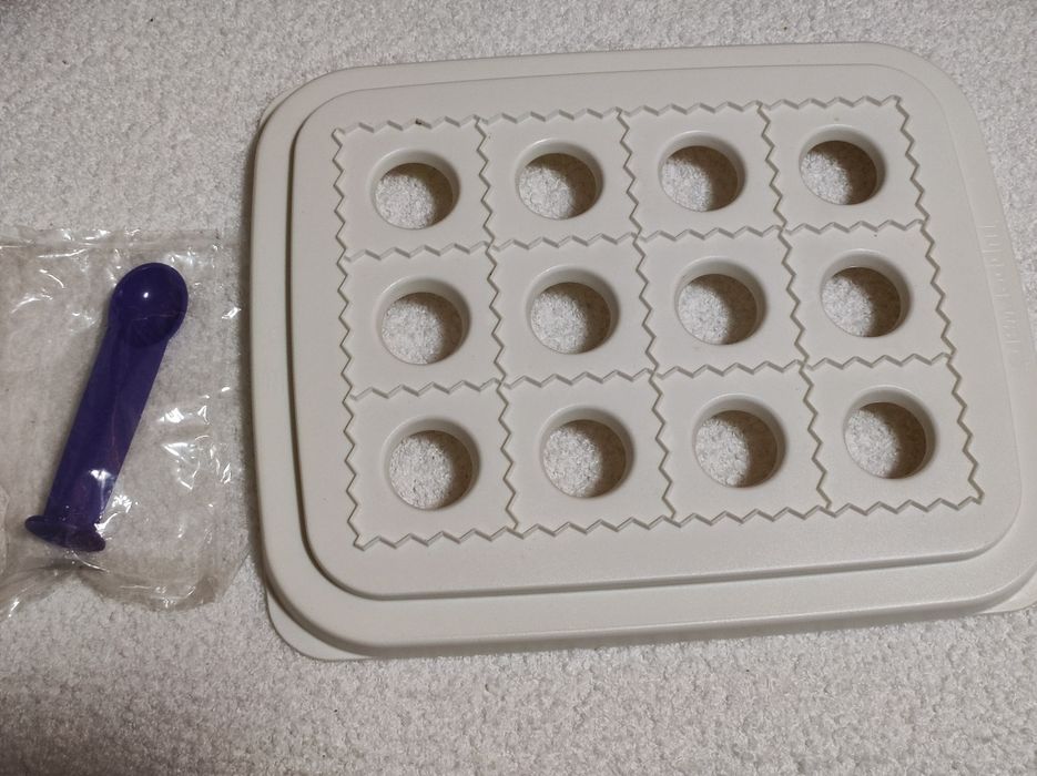 Пельменниця нова