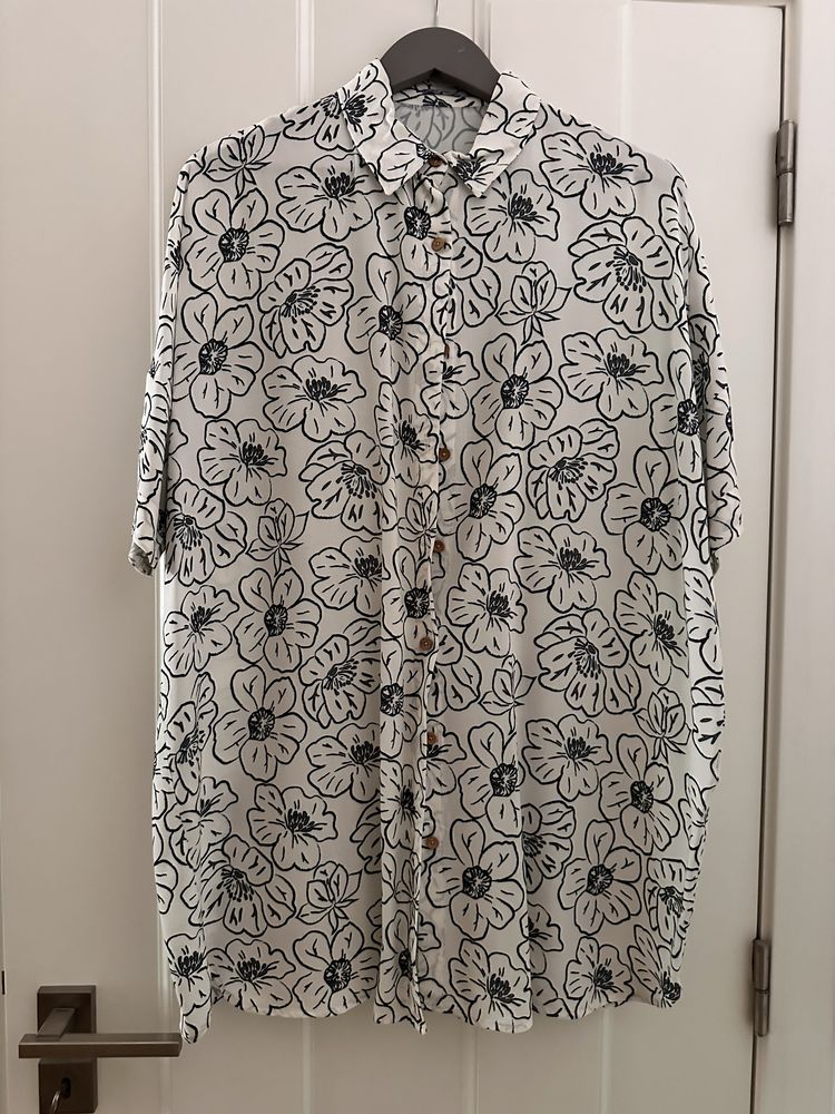 Camisa da marca CANTÊ , comprida que da como tunica de praia