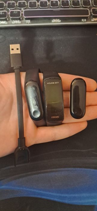 Продам два Mi Band3 + Годинник Skmei в подарунок