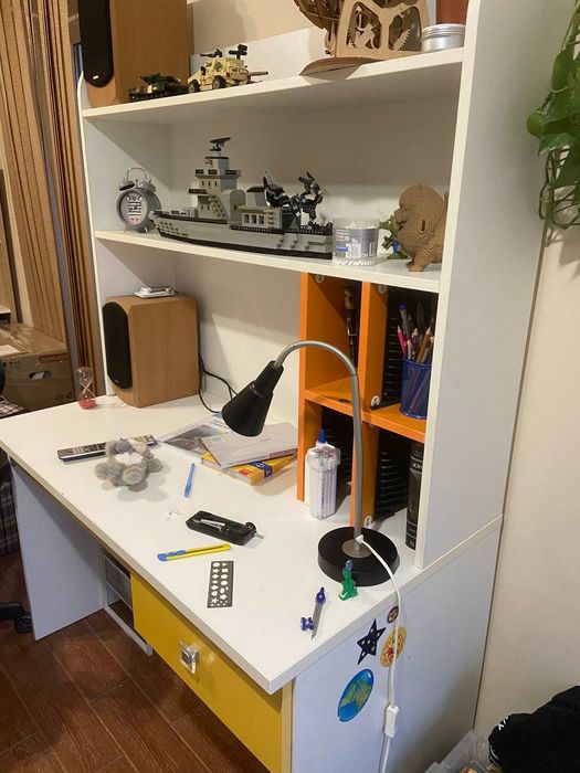 Продам стіл для дитини в розібраному стані