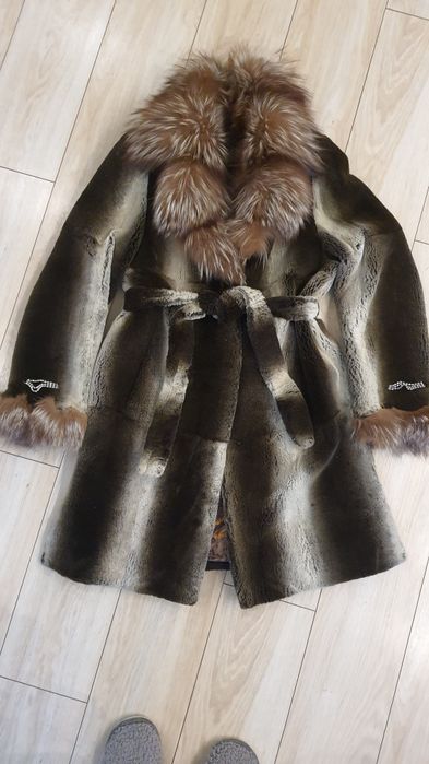 Шуба бежево коричнева стрижена мінка+комір єнот(розмір 48-50)