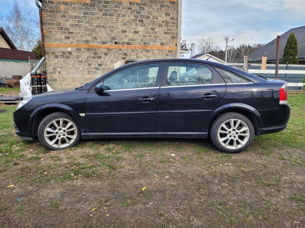 Opel Vectra C 
Nowa pompa paliwa. 
Nieste